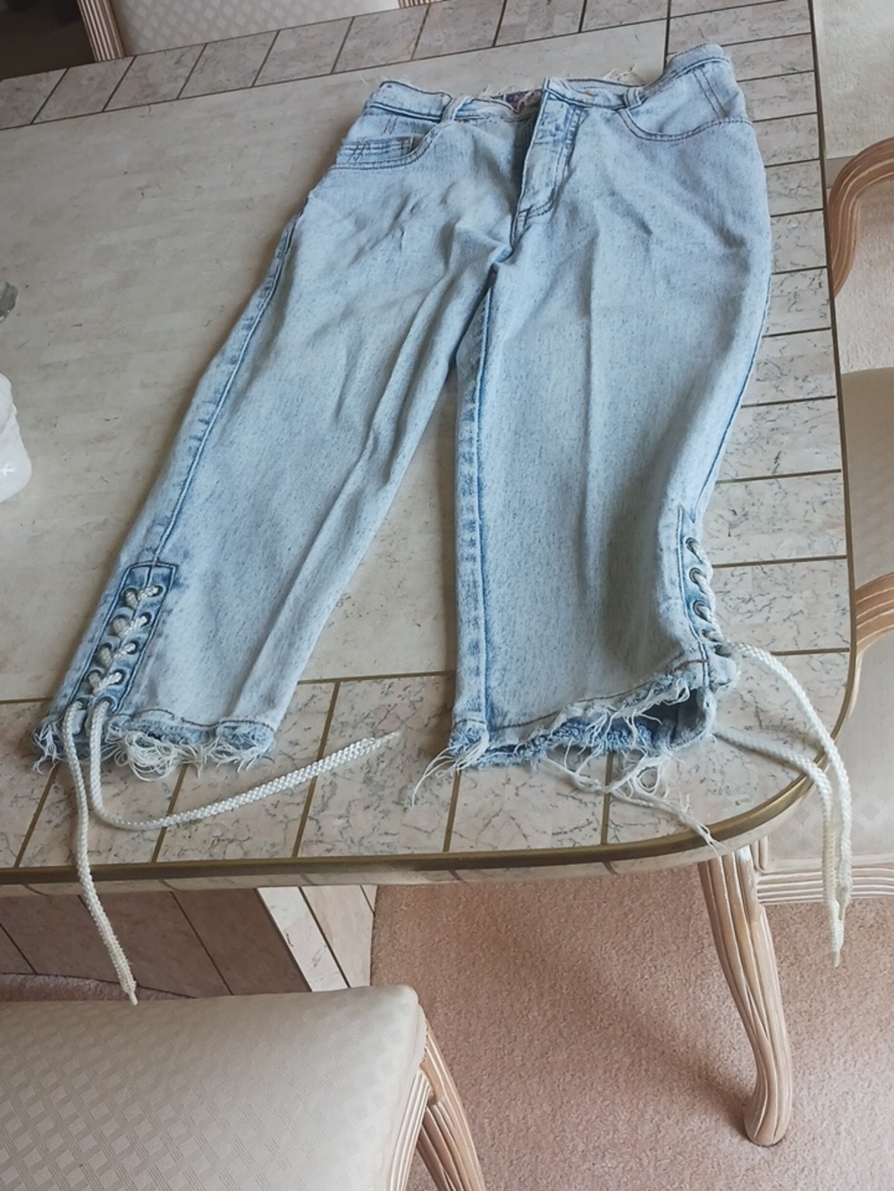 VINTAGE Women's ,, JORDACHE CAPRI  JEANS...,stonewash finish sz 5 / 6 ,,like New